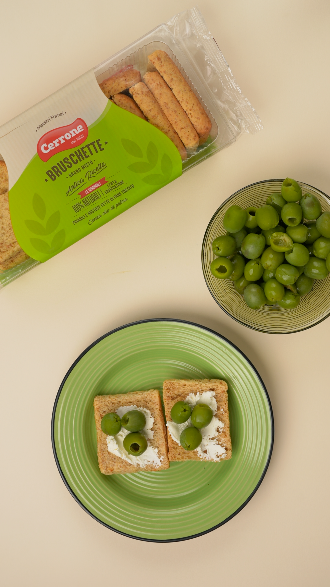 Bruschette con Olive e Crema di Formaggio